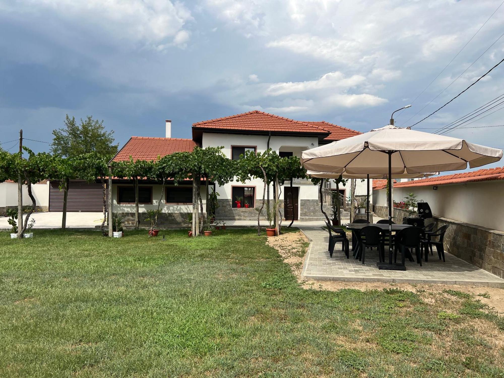 Къща За Гости Бадови Hisarya Exterior photo