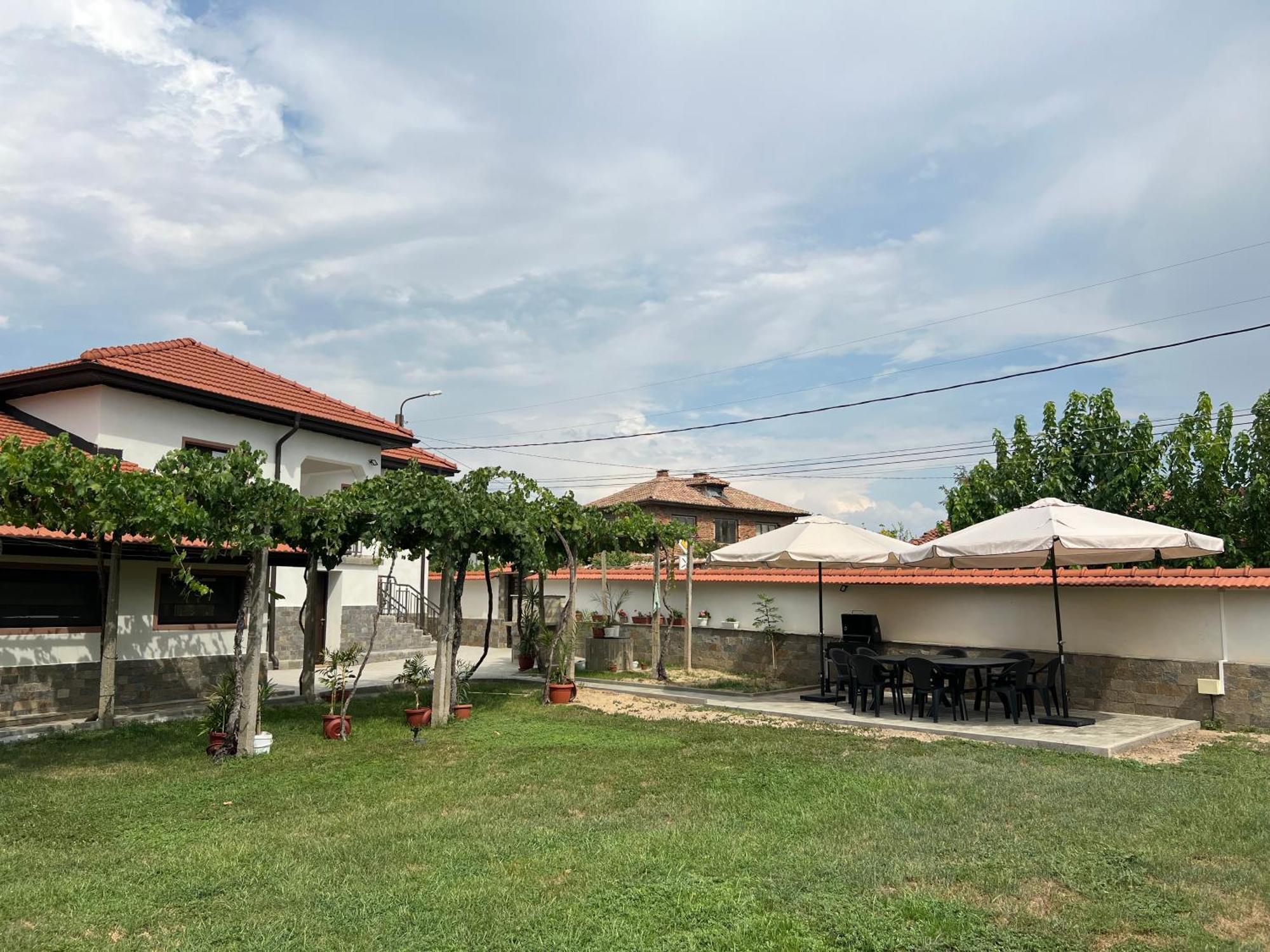 Къща За Гости Бадови Hisarya Exterior photo