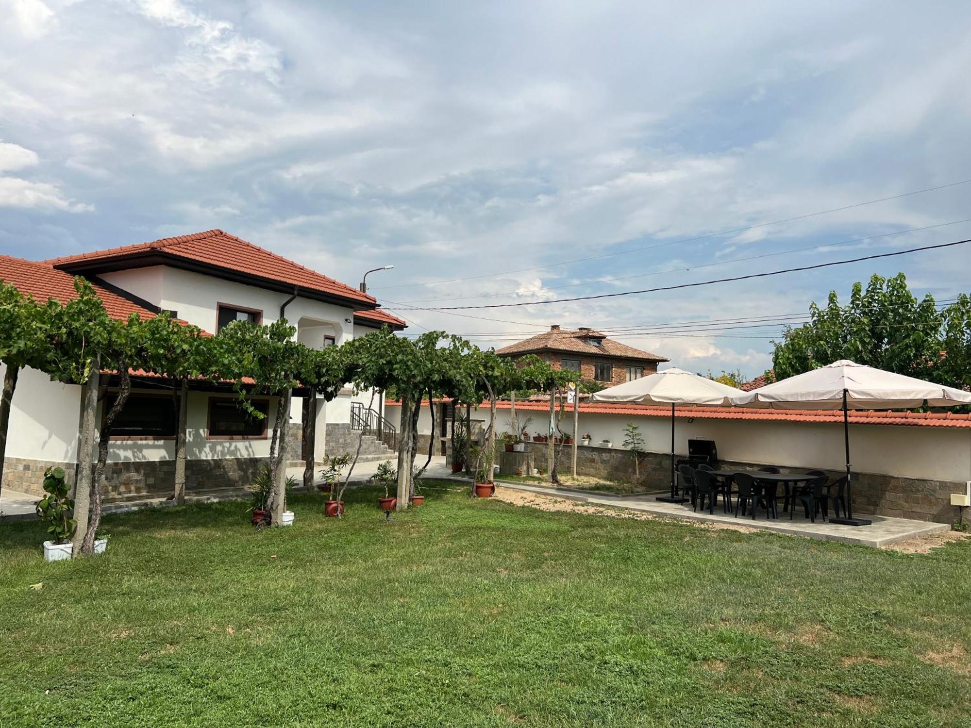 Къща За Гости Бадови Hisarya Exterior photo